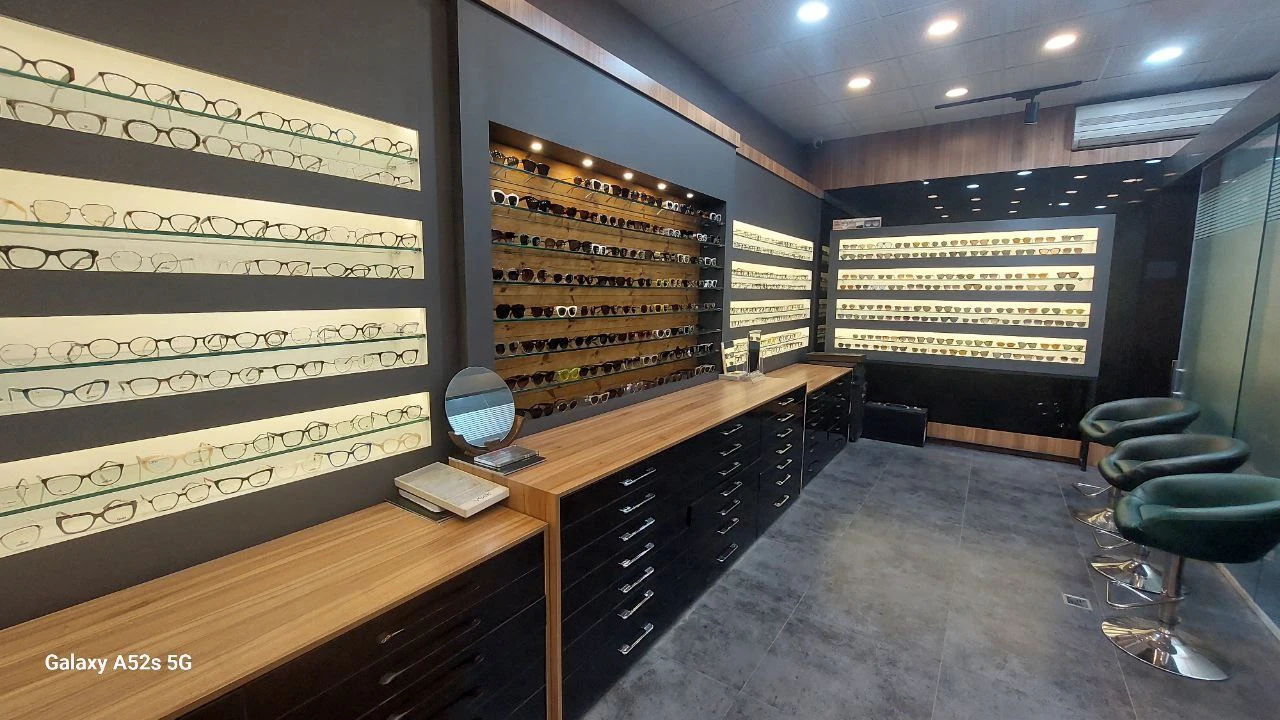 عینک و بینایی سنجی نیاک